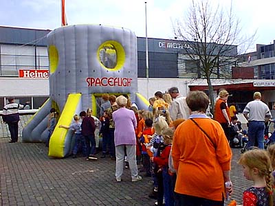 Dronten_Koninginnedag2001_speeltoestel3